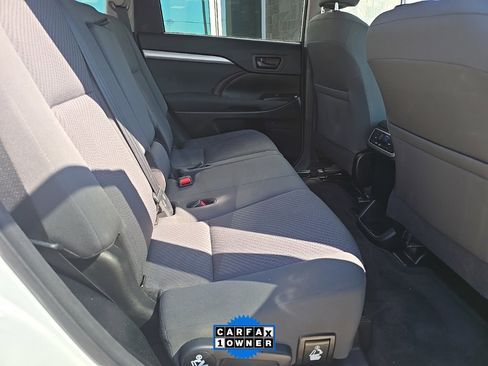 Used 2018 Toyota Highlander LE image 27