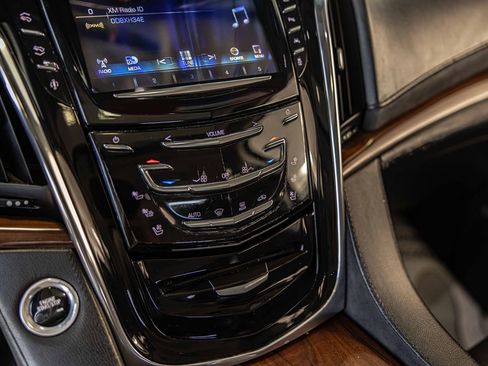 Used 2016 Cadillac Escalade ESV Premium image 32