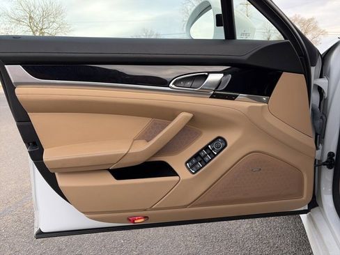 Used 2015 Porsche Panamera S image 15