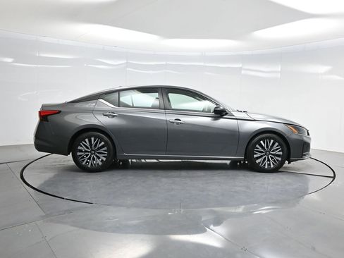Used 2024 Nissan Altima 2.5 SV FWD image 30