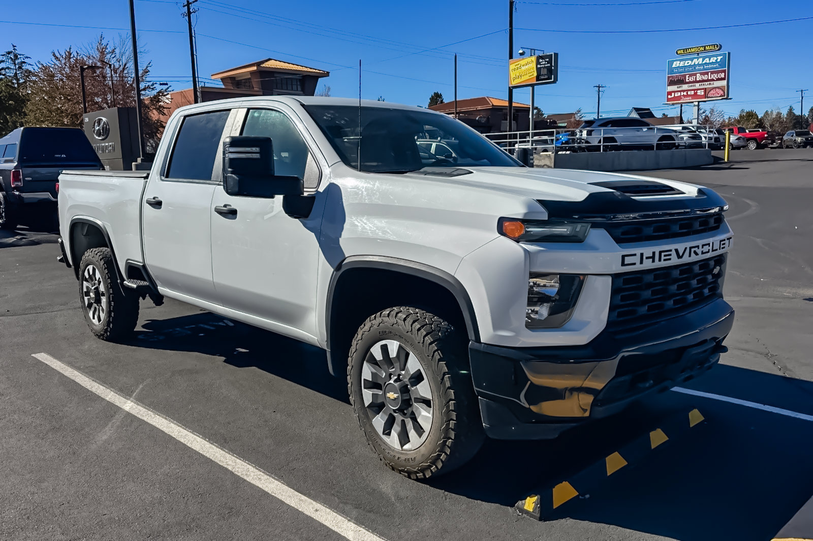Used 2021 Chevrolet Silverado 2500 Custom w/ Custom Value Package AWD/4WD image 2