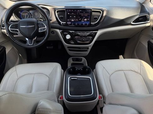 Used 2021 Chrysler Pacifica Touring-L FWD image 19