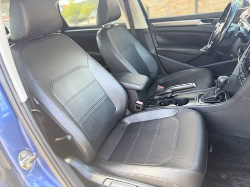 Used 2017 Volkswagen Passat 1.8T R-Line FWD image 36