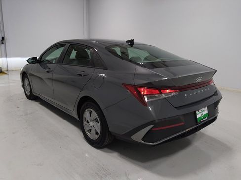 Used 2025 Hyundai Elantra SE FWD image 5
