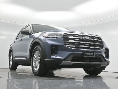Used 2025 Ford Explorer Active image 52