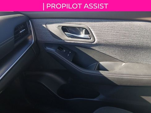 Used 2023 Nissan Rogue SV image 15