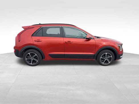 Certified 2023 Kia Niro LX image 6