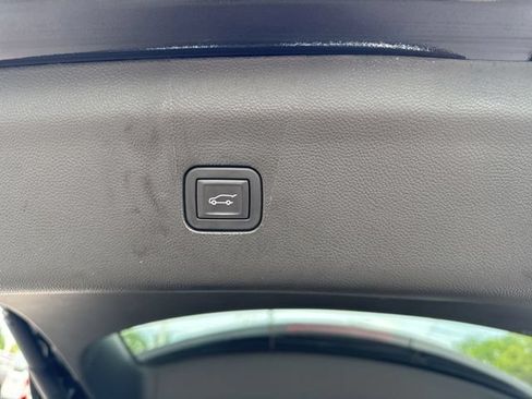 Used 2024 Buick Enclave Essence AWD/4WD image 22