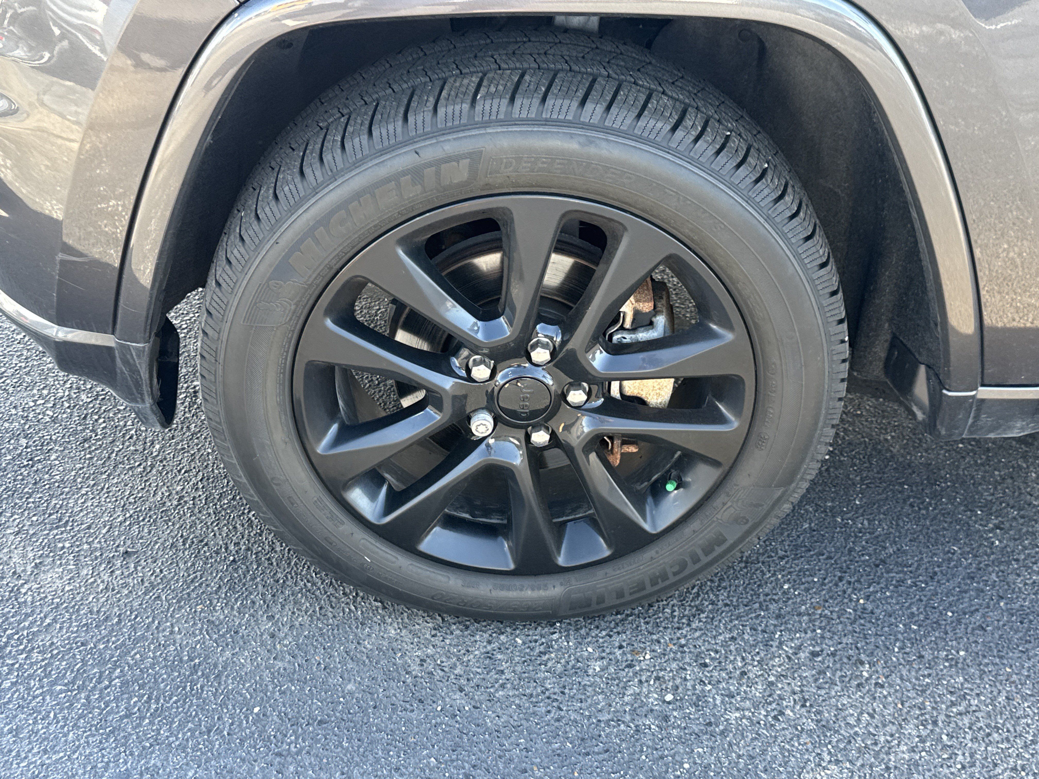 Used 2018 Jeep Grand Cherokee Altitude AWD/4WD image 9