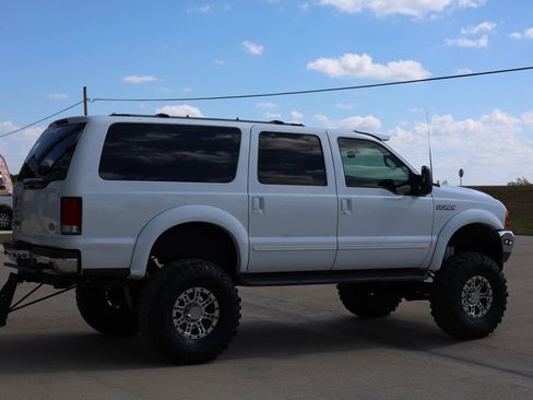 Used 2000 Ford Excursion XLT image 3