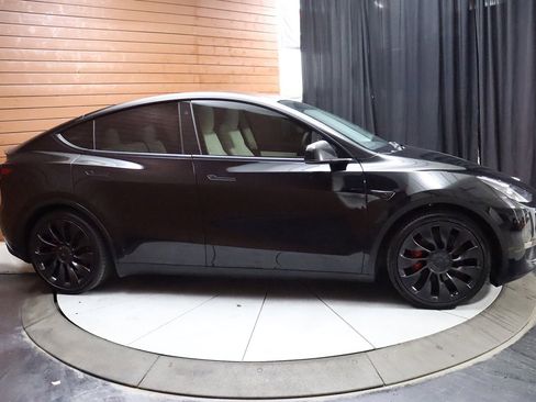 Used 2022 Tesla Model Y Performance image 21