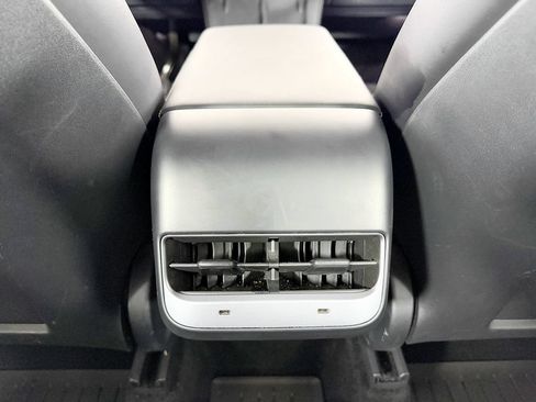 Used 2023 Tesla Model Y Long Range AWD/4WD image 49
