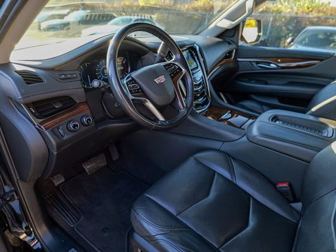 Used 2020 Cadillac Escalade ESV Luxury image 19