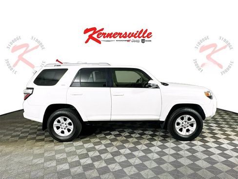 Used 2016 Toyota 4Runner SR5 Premium image 8