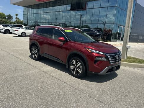 Used 2025 Nissan Rogue SL w/ SL Premium Package FWD image 5
