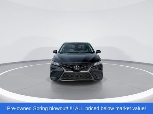 Used 2022 Toyota Camry SE w/ Convenience Package FWD image 3