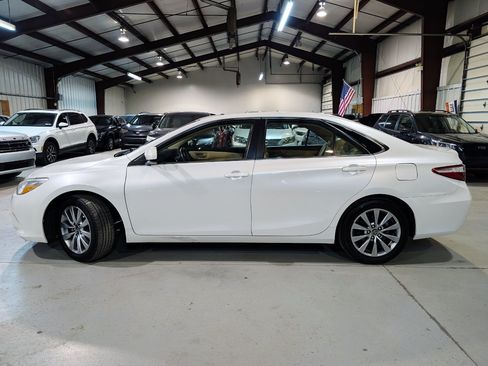 Used 2017 Toyota Camry XLE FWD image 6