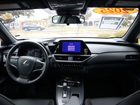 Used 2025 Lexus UX 300h FWD image 31