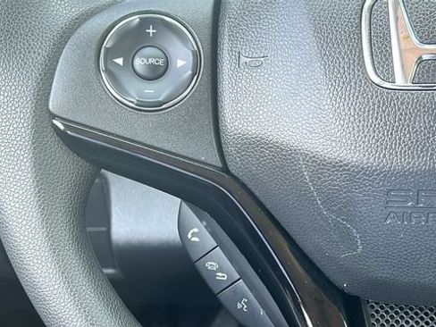 Used 2018 Honda HR-V LX image 26