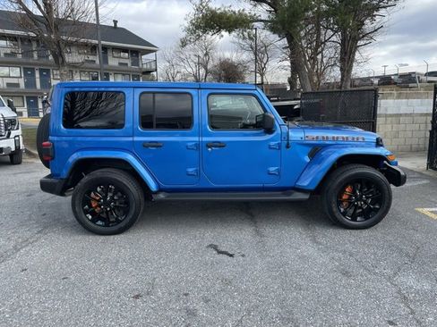 Used 2022 Jeep Wrangler Unlimited Sahara w/ Cold Weather Group image 9