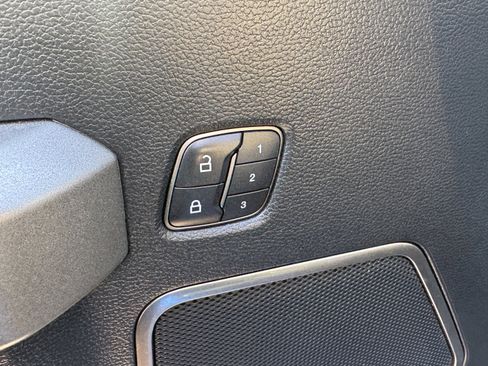 Used 2019 Ford F150 Raptor w/ Equipment Group 802A Luxury image 21