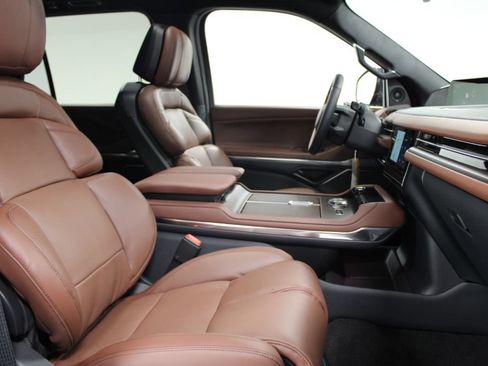 New 2026 Lincoln Navigator Reserve AWD/4WD image 30