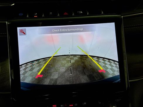 Used 2023 Jeep Grand Cherokee Overland image 3