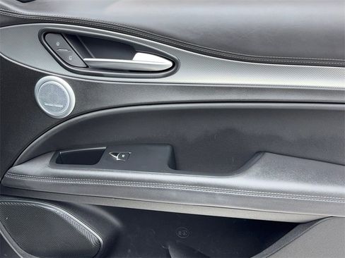 Used 2022 Alfa Romeo Stelvio Veloce image 48