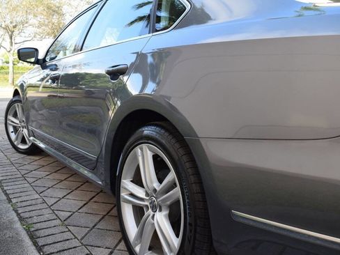 Used 2015 Volkswagen Passat TDI SEL Premium image 22