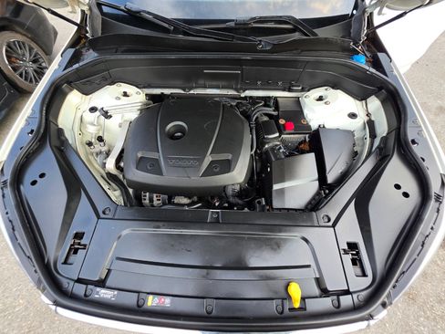 Used 2017 Volvo XC90 T6 Momentum w/ Vision Package image 26