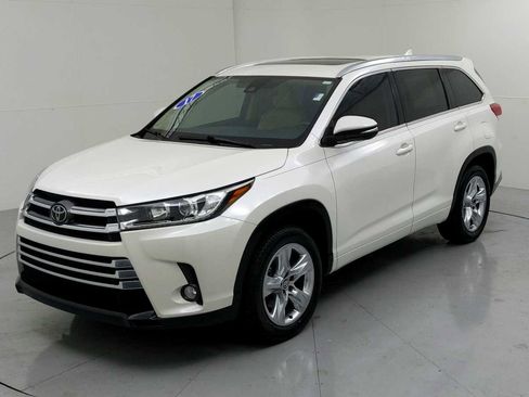 Used 2017 Toyota Highlander Limited image 4