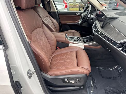 Used 2023 BMW X7 xDrive40i w/ Premium Package image 13