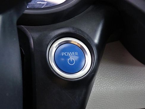 Used 2024 Toyota Sienna XLE FWD image 35