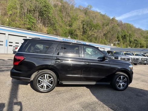 Used 2024 Ford Expedition Limited AWD/4WD image 2
