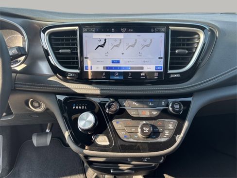 New 2026 Chrysler Pacifica Select image 14