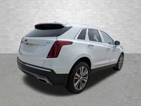 Used 2021 Cadillac XT5 Premium Luxury w/ Platinum Package FWD image 2