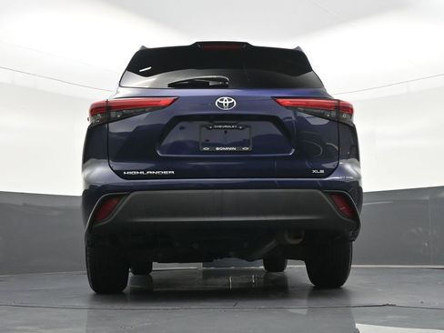 Used 2021 Toyota Highlander XLE FWD image 28