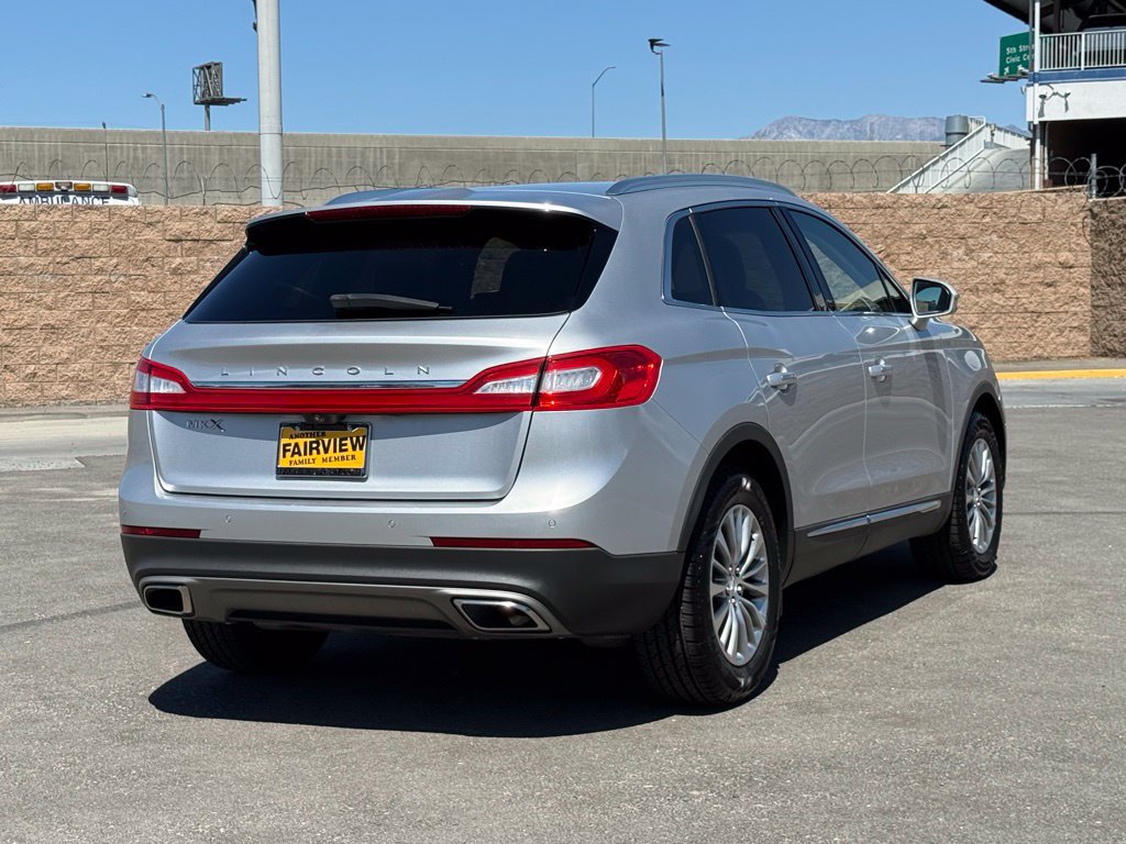 Used 2018 Lincoln MKX Select w/ Select Plus Package FWD image 3