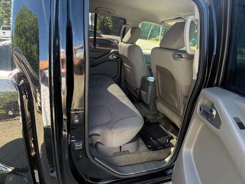 Used 2012 Nissan Frontier SV AWD/4WD image 12