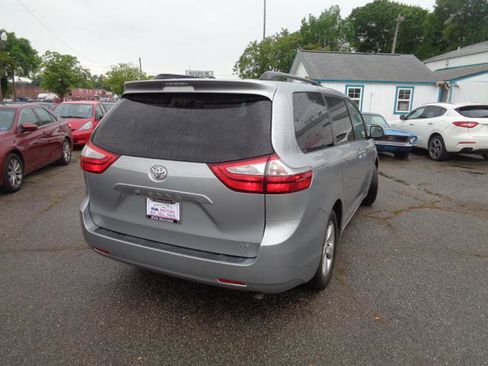 Used 2015 Toyota Sienna LE FWD image 19
