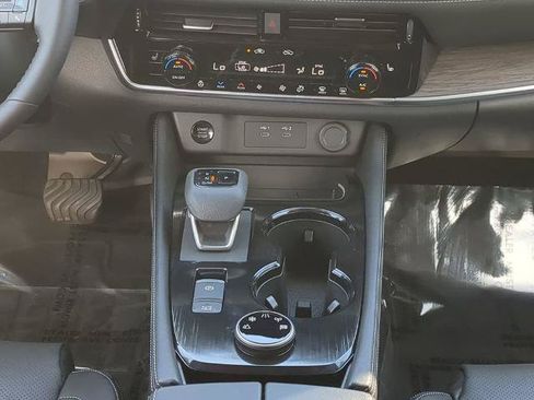 Certified 2025 Nissan Rogue Platinum w/ Tech Package AWD/4WD image 19