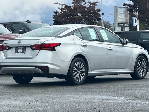 Used 2023 Nissan Altima 2.5 SV image 4