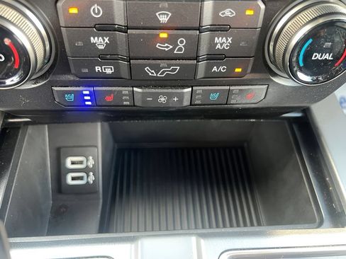 Used 2017 Ford F150 Raptor w/ Equipment Group 802A Luxury AWD/4WD image 35