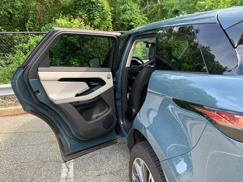 Used 2025 Land Rover Range Rover Evoque Dynamic SE image 15