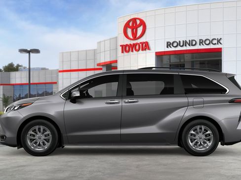 New 2026 Toyota Sienna XLE image 4