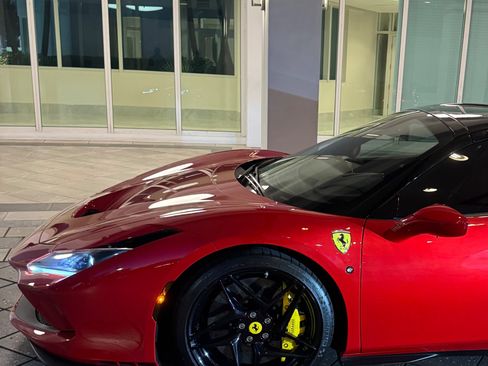 Used 2023 Ferrari F8 Tributo RWD image 8