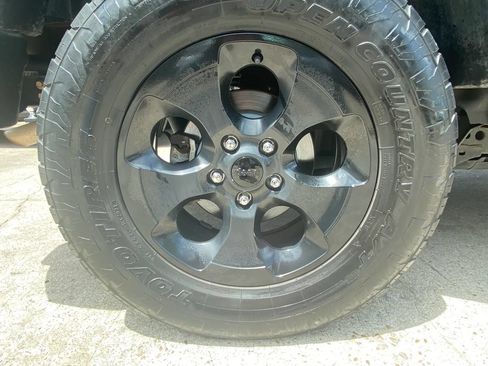 Used 2015 Jeep Wrangler Unlimited Sahara w/ Connectivity Group AWD/4WD image 21