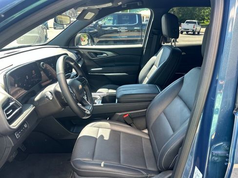 Used 2025 Chevrolet Traverse LT AWD/4WD image 9