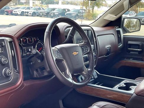 Used 2018 Chevrolet Silverado 1500 High Country image 16