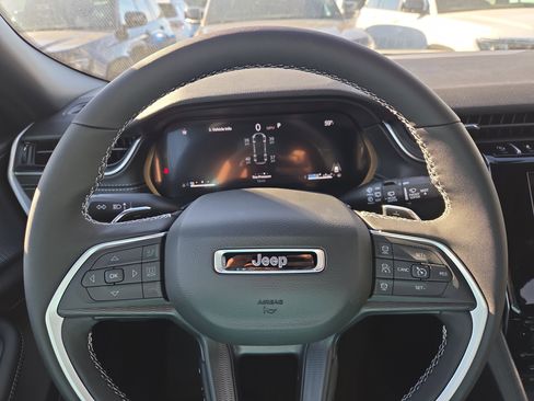 New 2025 Jeep Grand Cherokee L Altitude image 11